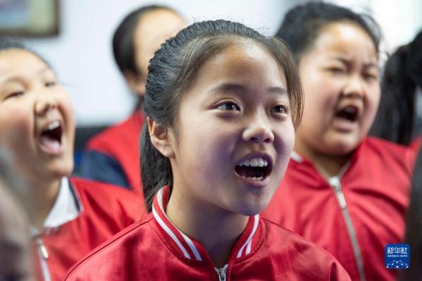 在东北乡村,他们上演现实版“放牛班的春天” 在东北乡村,他们上演现实版“放牛班的春天”