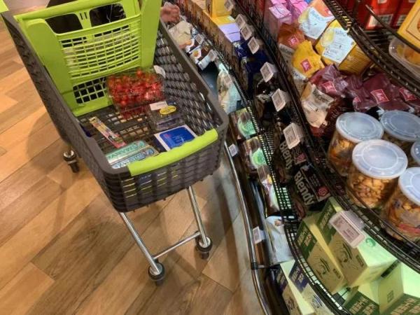 有酒、有肉、能撸猫,如常的生活慢慢回来了… 有酒、有肉、能撸猫,如常的生活慢慢回来了…