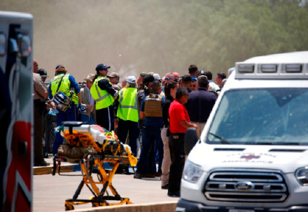 美国得州小学枪击事件已致21人死亡 美国得州小学枪击事件已致21人死亡