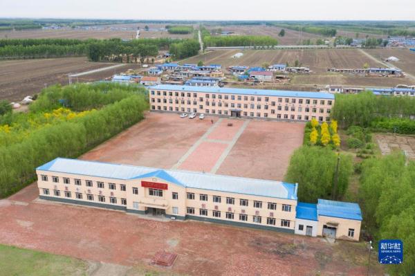 在东北乡村,他们上演现实版“放牛班的春天” 在东北乡村,他们上演现实版“放牛班的春天”