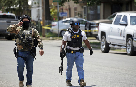 美国得州小学枪击事件已致21人死亡 美国得州小学枪击事件已致21人死亡