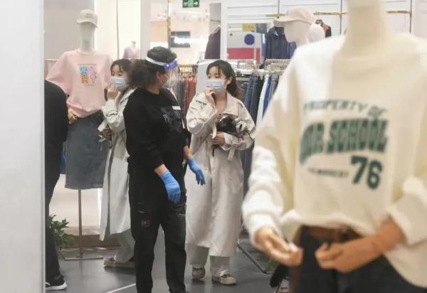 上海新增48+290;EMS恢复个人寄递,一批购物中心回归有了时间表 上海新增48+290;EMS恢复个人寄递,一批购物中心回归有了时间表