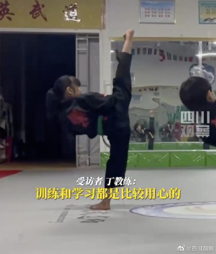 8岁女孩跆拳道练出8块腹肌 8岁女孩跆拳道练出8块腹肌