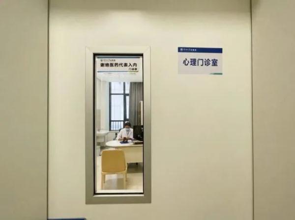 小伙一谈恋爱就想吐,医生:回避型人际依恋,呕吐为应对压力的方式 小伙一谈恋爱就想吐,医生:回避型人际依恋,呕吐为应对压力的方式