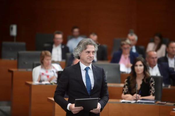 罗伯特·戈洛布当选斯洛文尼亚新任总理