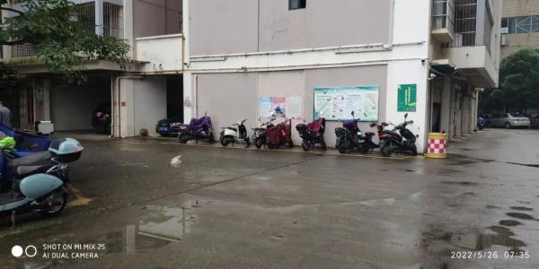 塑料瓶、卫生间杂物......南宁一业主从22楼丢下垃圾袋,监控拍下这一幕 塑料瓶、卫生间杂物......南宁一业主从22楼丢下垃圾袋,监控拍下这一幕