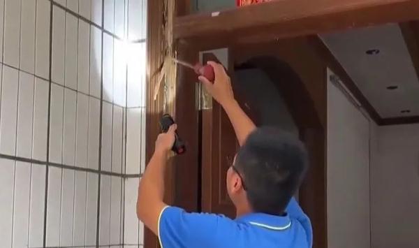 夸张!顺德一住宅遭80万白蚁入侵,民房被“啃空” 夸张!顺德一住宅遭80万白蚁入侵,民房被“啃空”