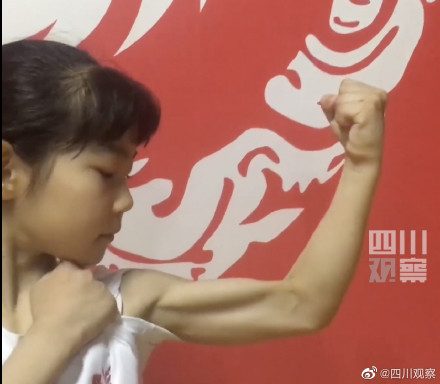 8岁女孩跆拳道练出8块腹肌 8岁女孩跆拳道练出8块腹肌