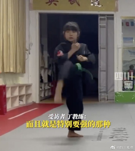 8岁女孩跆拳道练出8块腹肌 8岁女孩跆拳道练出8块腹肌