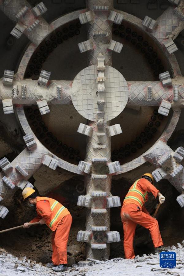 北京地铁17号线太阳宫站至望京西站盾构区间右线贯通