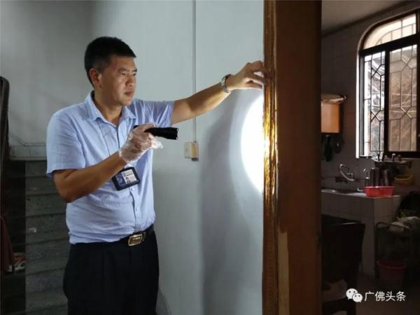 数十万只白蚁“围攻”三层老屋!九旬老伯晚上不敢开灯吃饭…… 数十万只白蚁“围攻”三层老屋!九旬老伯晚上不敢开灯吃饭……