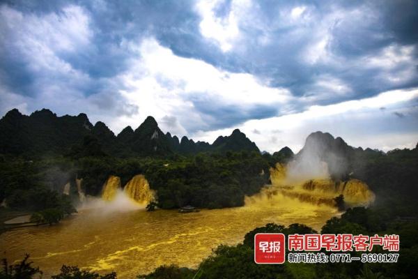 德天跨国大瀑布景区现“黄金瀑布”