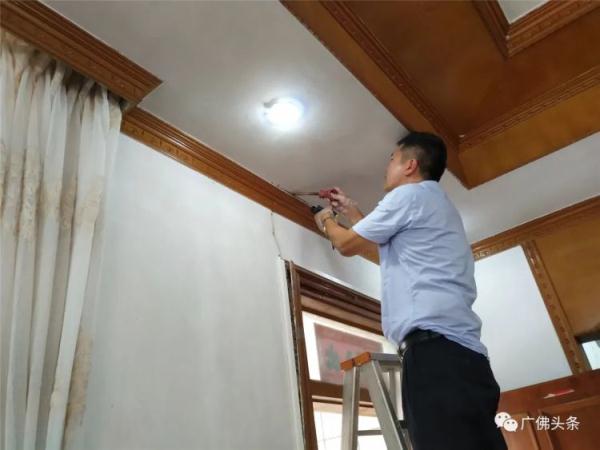 数十万只白蚁“围攻”三层老屋!九旬老伯晚上不敢开灯吃饭…… 数十万只白蚁“围攻”三层老屋!九旬老伯晚上不敢开灯吃饭……