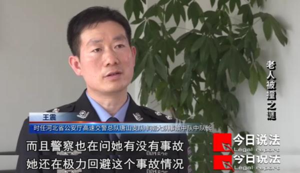 85岁老人横穿高速公路被一车剐倒，又遭另一车碾轧拖拽，法律责任如何厘清？