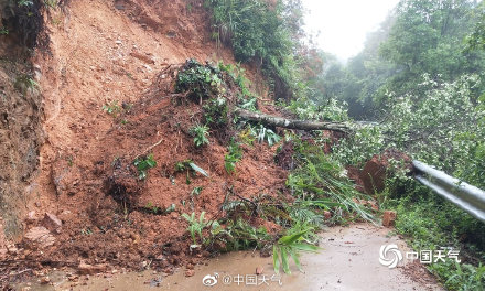 广西贺州昭平遭遇强降雨 部分乡镇道路塌方农田被淹 广西贺州昭平遭遇强降雨 部分乡镇道路塌方农田被淹