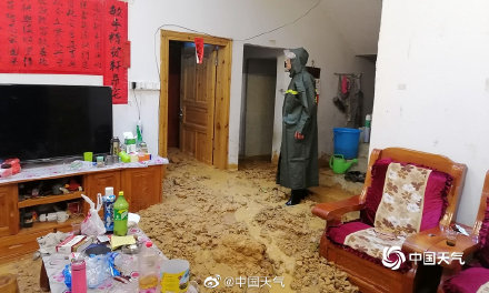 广西贺州昭平遭遇强降雨 部分乡镇道路塌方农田被淹 广西贺州昭平遭遇强降雨 部分乡镇道路塌方农田被淹