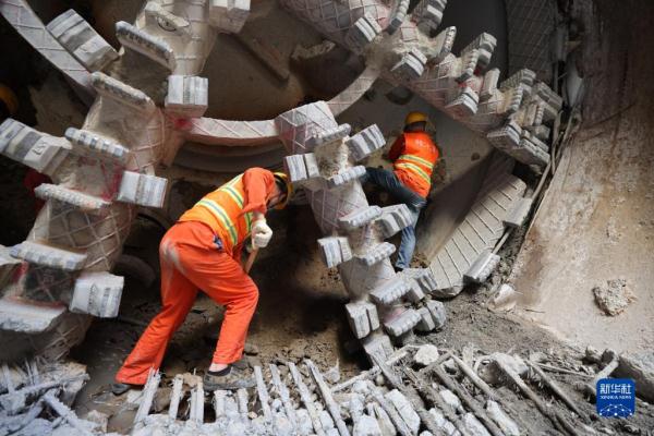 北京地铁17号线太阳宫站至望京西站盾构区间右线贯通