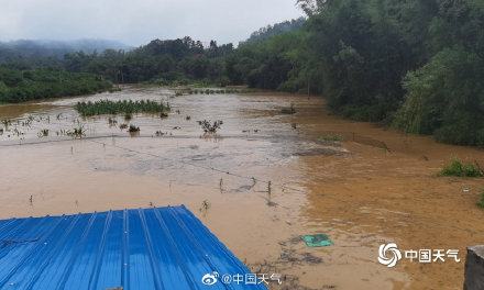 广西贺州昭平遭遇强降雨 部分乡镇道路塌方农田被淹 广西贺州昭平遭遇强降雨 部分乡镇道路塌方农田被淹