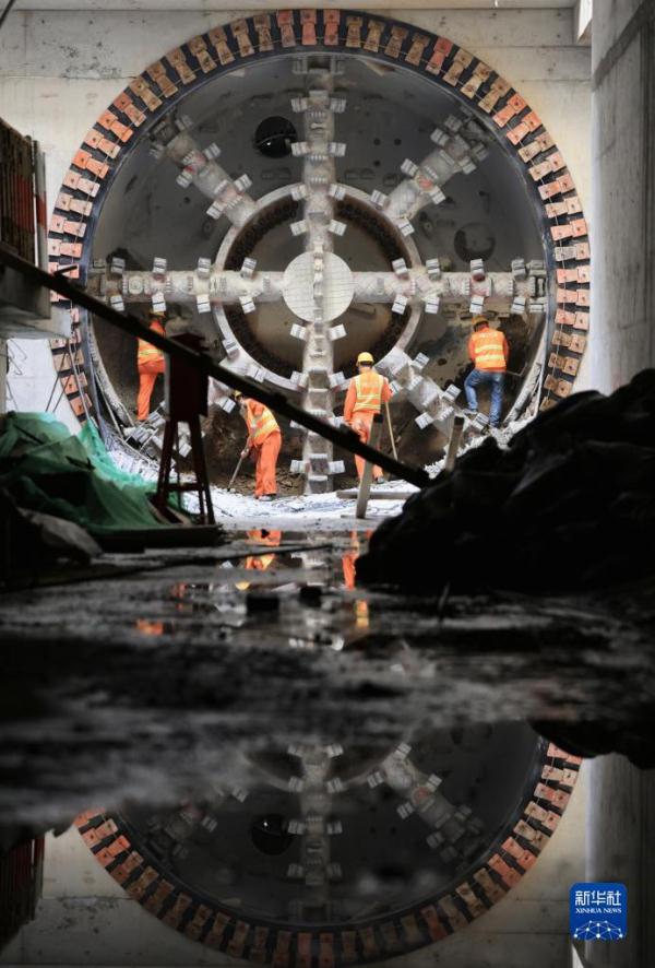 北京地铁17号线太阳宫站至望京西站盾构区间右线贯通