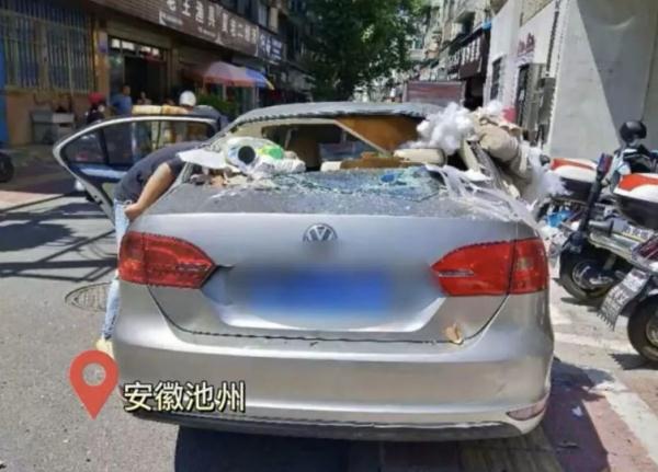 车内点烟突然爆炸！目击者：头发烧光了……