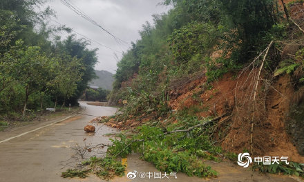 广西贺州昭平遭遇强降雨 部分乡镇道路塌方农田被淹 广西贺州昭平遭遇强降雨 部分乡镇道路塌方农田被淹