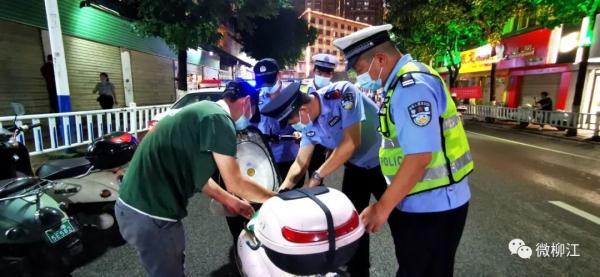 “柳东、柳南三兄弟”先后落网!柳州这城区也出手了! “柳东、柳南三兄弟”先后落网!柳州这城区也出手了!