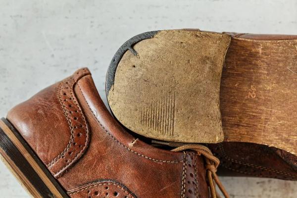 看看你的鞋底吧!磨损的样子可能是疾病信号!得治! 看看你的鞋底吧!磨损的样子可能是疾病信号!得治!