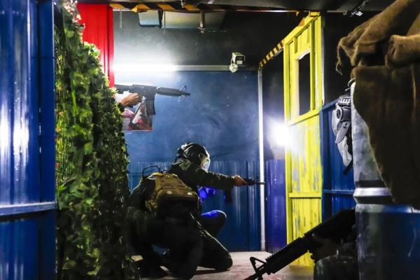 酷图来袭!直击特战队员模拟电子对抗 酷图来袭!直击特战队员模拟电子对抗