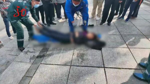 松花江边捞泥鳅，女子竟也被“捞”起……