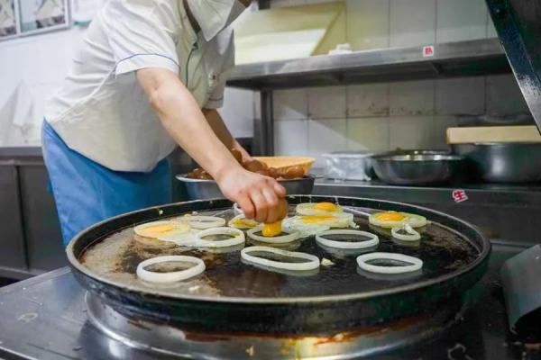 饥饿退退退!“深夜食堂”背后的“头”等大事…… 饥饿退退退!“深夜食堂”背后的“头”等大事……