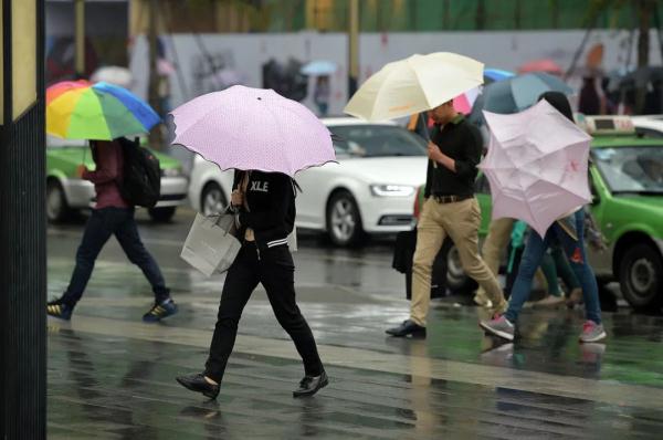 雷阵雨+阵风8级！今年来最强高温来袭！未来三天…