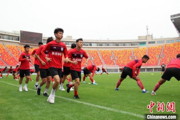 “西北狼”出征新赛季中甲联赛 11名新加盟球员亮相 “西北狼”出征新赛季中甲联赛 11名新加盟球员亮相