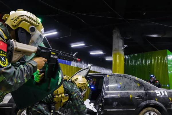 酷图来袭!直击特战队员模拟电子对抗 酷图来袭!直击特战队员模拟电子对抗