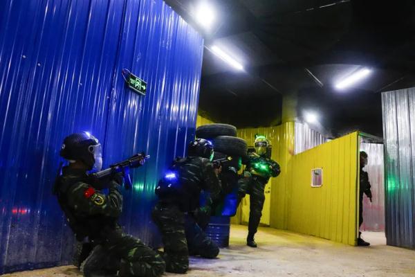 酷图来袭!直击特战队员模拟电子对抗 酷图来袭!直击特战队员模拟电子对抗