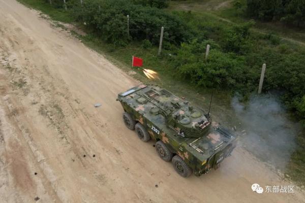 突击车、步战车狂飙突进，火力全开！