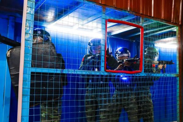 酷图来袭!直击特战队员模拟电子对抗 酷图来袭!直击特战队员模拟电子对抗