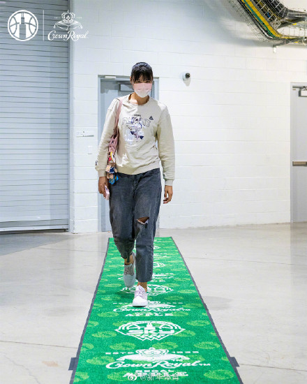 李月汝完成WNBA首秀 芝加哥天空队告负 李月汝完成WNBA首秀 芝加哥天空队告负