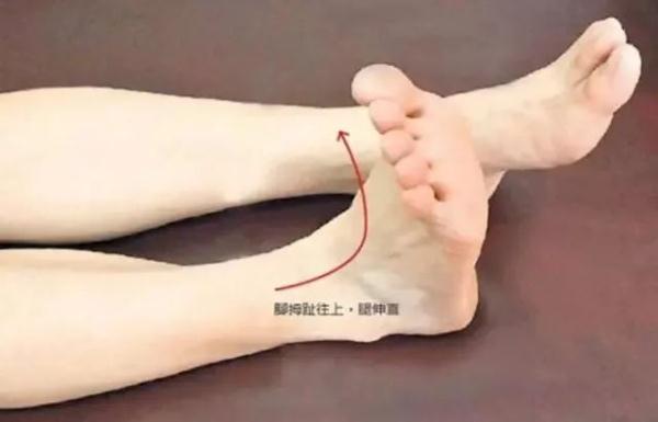 天天拉足背,轻松九十岁!最简单的长寿方法,在家就能做~ 天天拉足背,轻松九十岁!最简单的长寿方法,在家就能做~