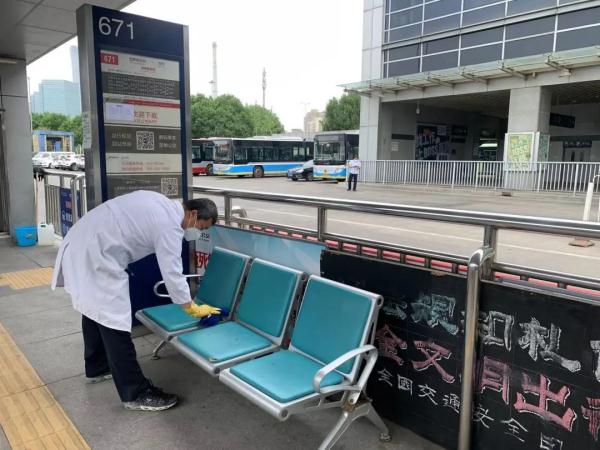 北京158条公交、50座地铁站恢复运营，记者探访——