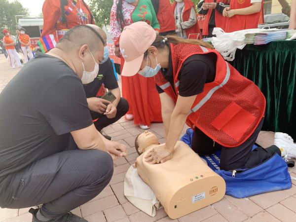 乌兰浩特:“三下乡”温暖百姓心窝 乌兰浩特:“三下乡”温暖百姓心窝