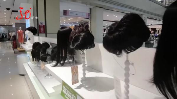 5300元买假发,怎料洗完颜色改变,直发还成卷发了...... 5300元买假发,怎料洗完颜色改变,直发还成卷发了......