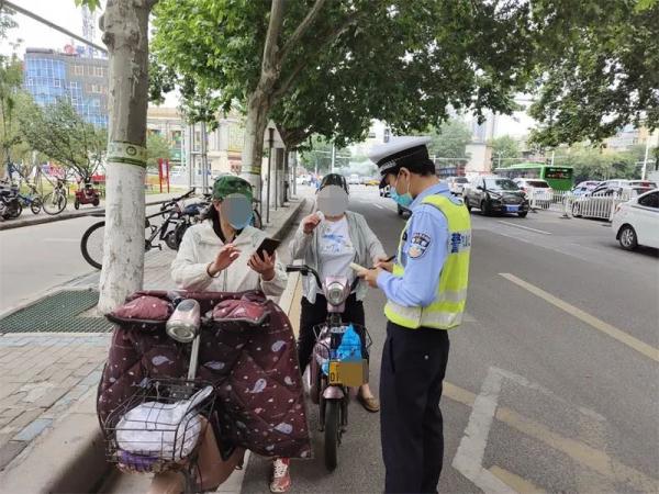 漯河：刹车失灵、蛇形走位出事故，负全责！