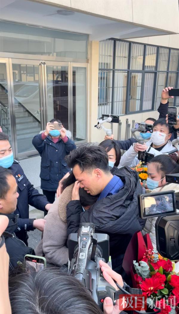 手绘地图寻亲者李景伟回云南老家:将祭拜父亲,盼严惩人贩子 手绘地图寻亲者李景伟回云南老家:将祭拜父亲,盼严惩人贩子