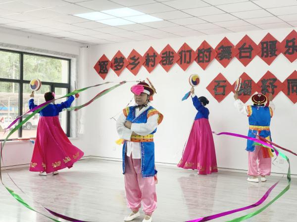 乌兰浩特:“三下乡”温暖百姓心窝 乌兰浩特:“三下乡”温暖百姓心窝