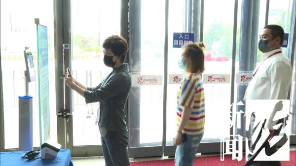 上海恒隆广场重新迎客!市民:好久没逛商场,空手回去不甘心 上海恒隆广场重新迎客!市民:好久没逛商场,空手回去不甘心