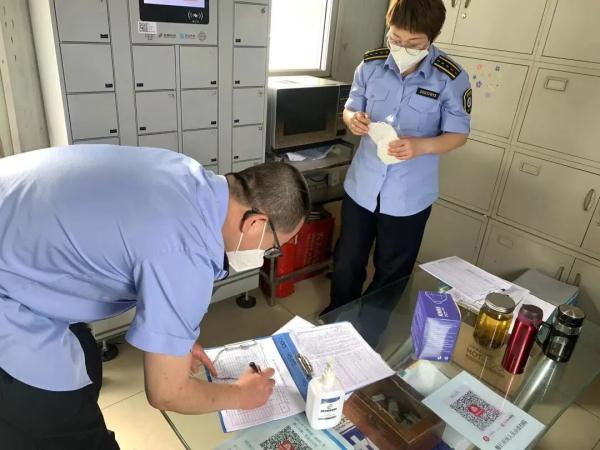 北京158条公交、50座地铁站恢复运营，记者探访——