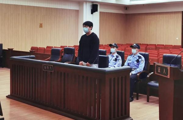 浙江小伙开着特斯拉冲进河里,结果...... 浙江小伙开着特斯拉冲进河里,结果......