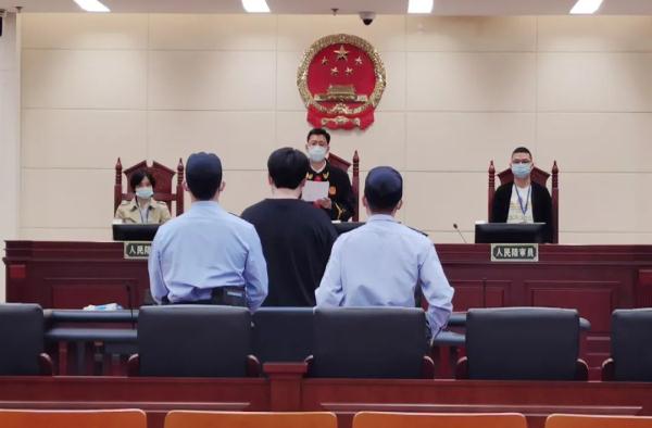 浙江小伙开着特斯拉冲进河里,结果...... 浙江小伙开着特斯拉冲进河里,结果......