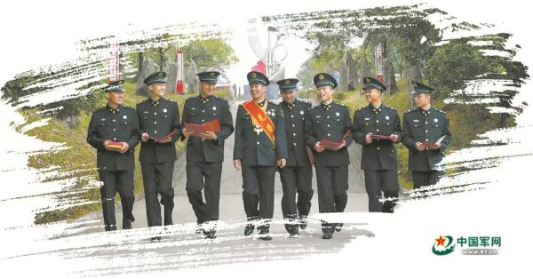 4名火箭军一级军士长告别军营前,这些细节太动人! 4名火箭军一级军士长告别军营前,这些细节太动人!