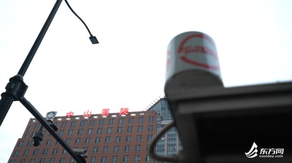 “有车就是好的,说明在恢复了!”夜幕下医院外的公交站台,都有谁在等待…… “有车就是好的,说明在恢复了!”夜幕下医院外的公交站台,都有谁在等待……